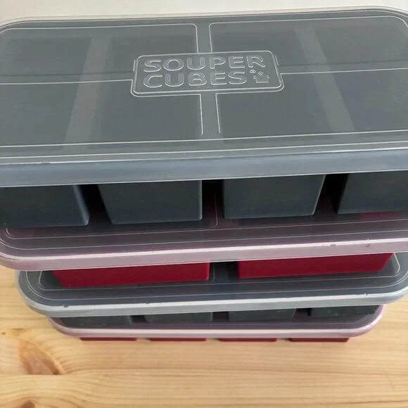 4 Souper Cubes | 1 red 2-cup | 1 red 1-cup | 2 black/gray 1-cup - Picture 2 of 7